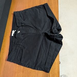 H&M Chic Black Buttoned Shorts